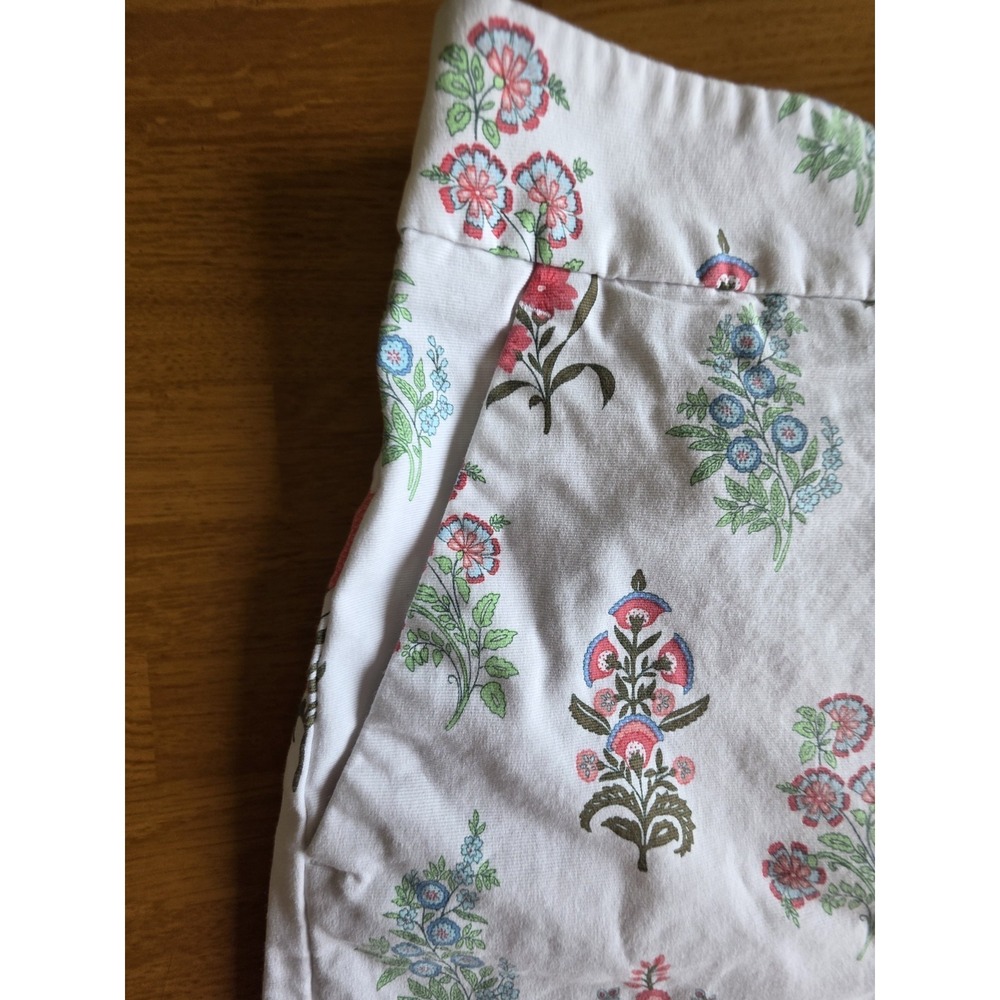 Talbots Womens 20W White Floral Scalloped Hem Shorts Cotton Stretch Pink Blue - Picture 5 of 11